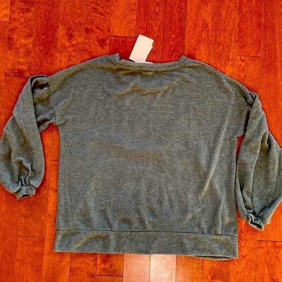 Everleigh sweater in an olive green. Gathered sleeves and cuffs in size large. - Picture 5 of 6